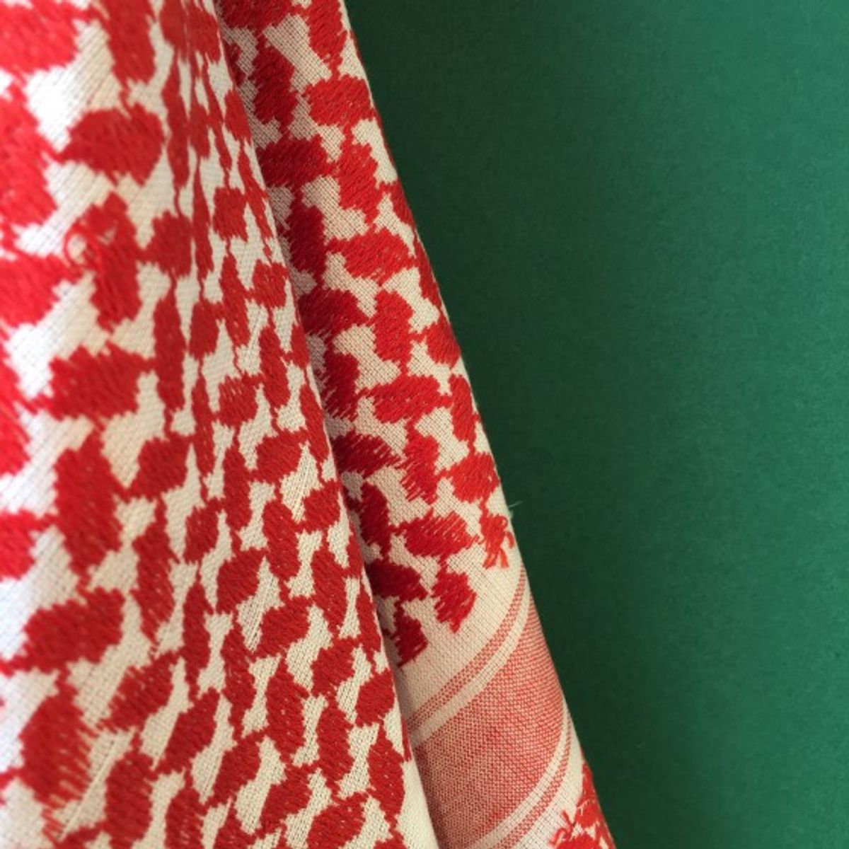 Klassisk stor keffiyeh, hvit og rød