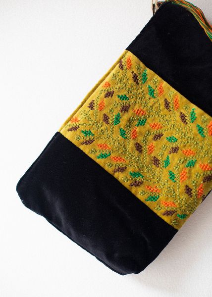 Hovedbilde Brodert veske / mappe, sort og sennepsgul