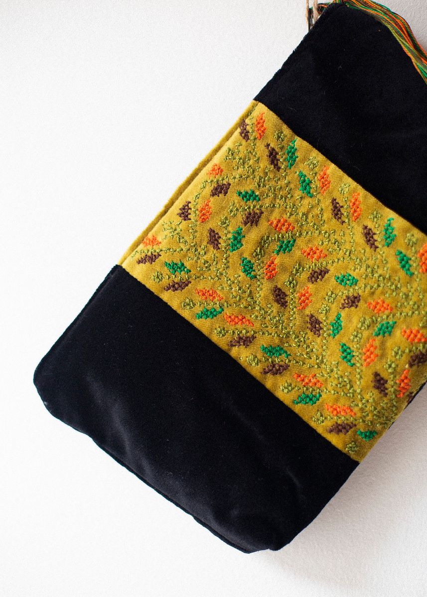 Brodert veske / mappe, sort og sennepsgul