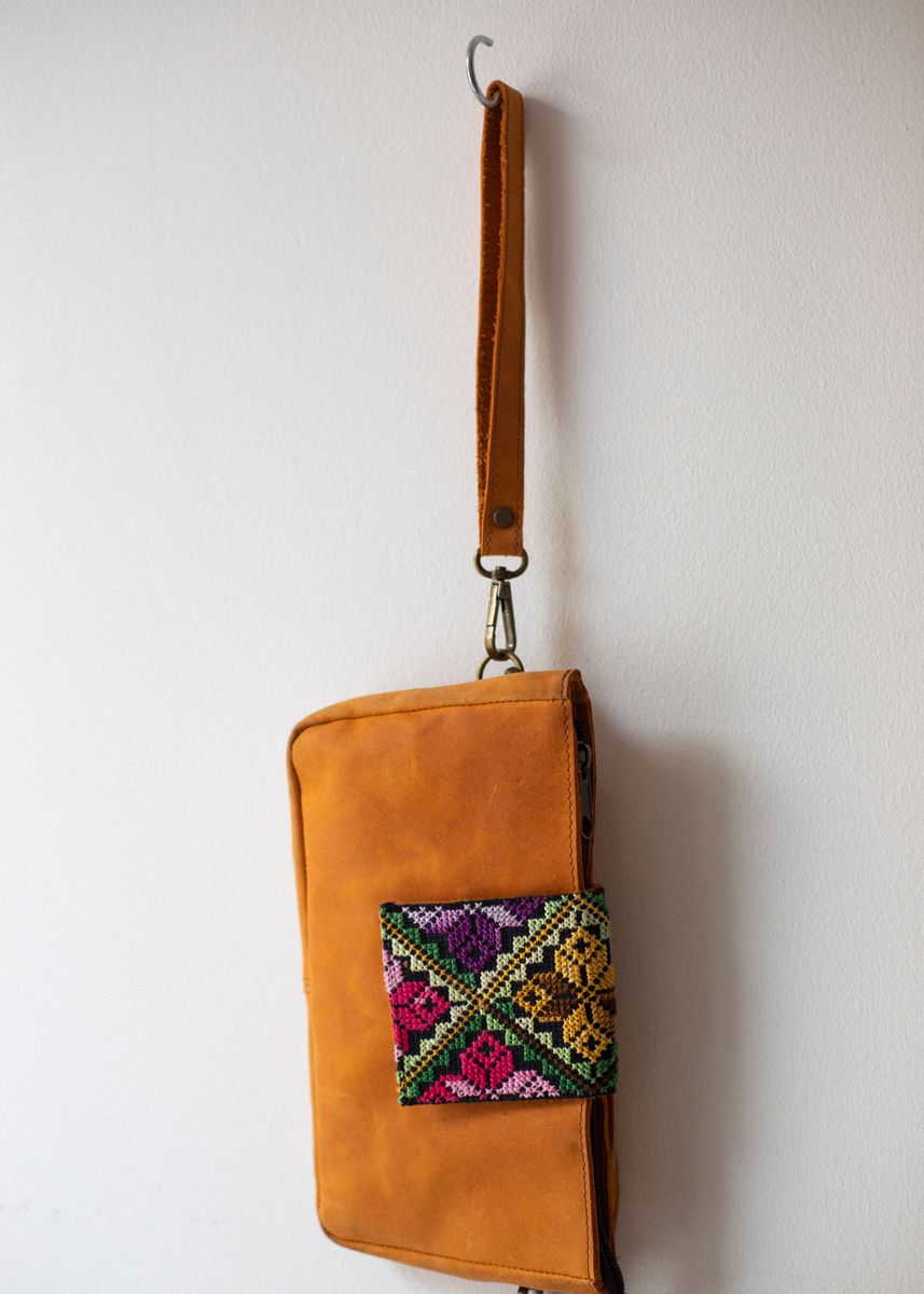 Liten brodert skinnveske, lysebrun