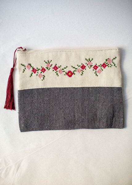 Hovedbilde Stor brodert pung, grå